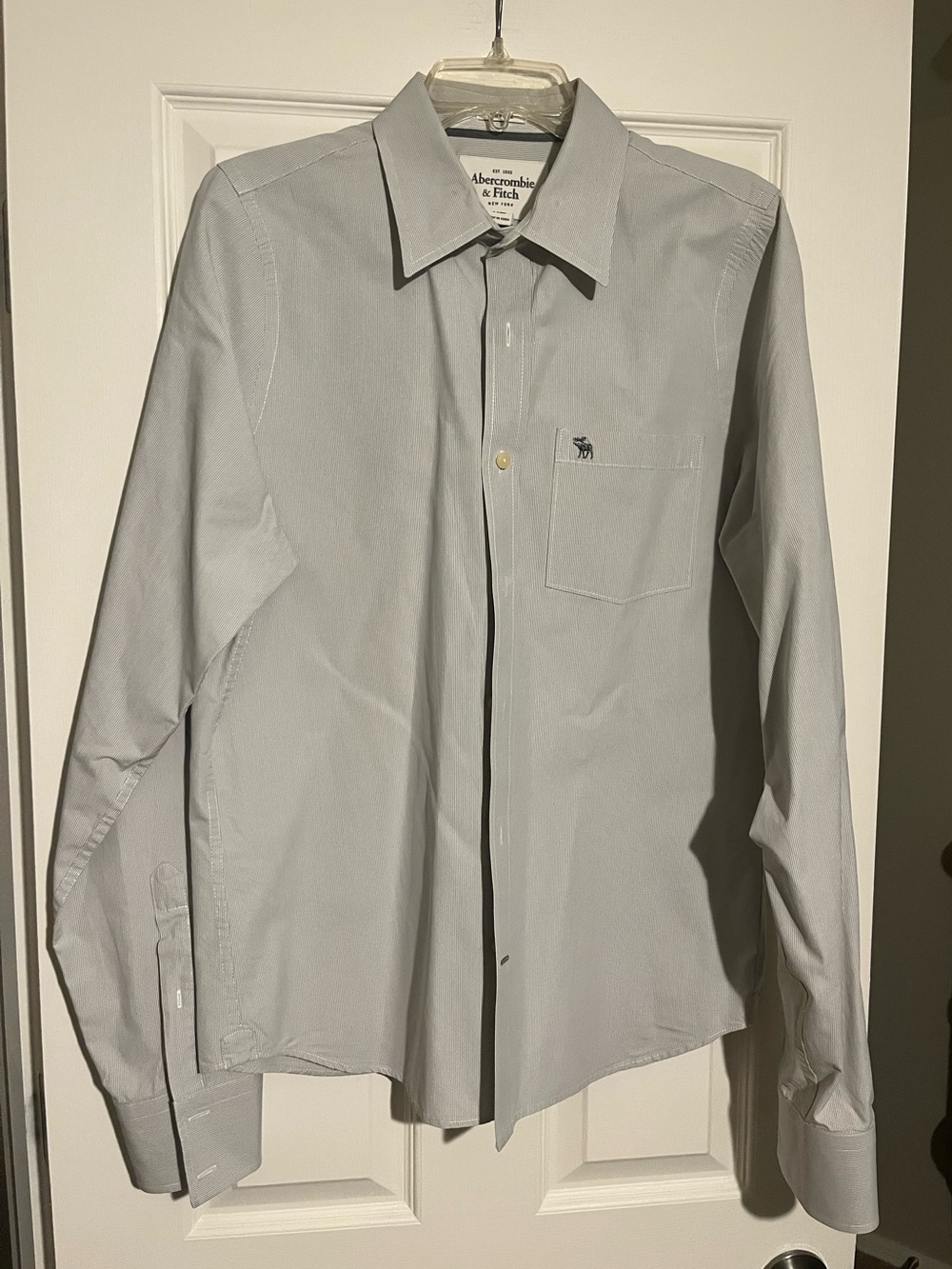 Abercrombie & Fitch Men's Light Gray Button-Up Dress Shirt
